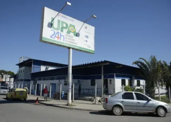 Panorama Covid-19 da SES-RJ indica aumento de casos em crianças, com mais atendimentos em UPAs, maior taxa de positividade em testes e alta nas solicitações de leitos pediátricos.