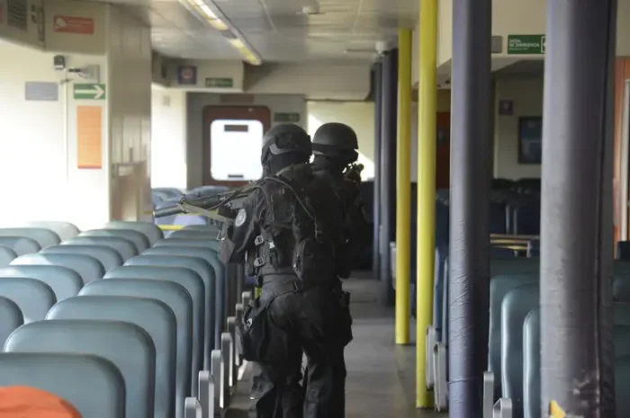 O Bope, tropa de elite da Polícia Militar, receberá R$ 31,6 milhões para aquisição de equipamentos de alta tecnologia, além de reajuste de 67% na gratificação da tropa. O investimento reforça a segurança pública e a valorização dos policiais.