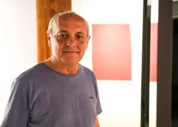 O artista português José Pedro Croft abre exposição no CCBB Rio com 170 obras, incluindo gravuras, esculturas e uma instalação inédita; mostra fica em cartaz até 17 de novembro, com entrada gratuita.