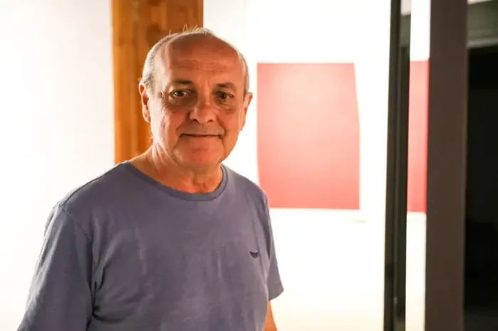O artista português José Pedro Croft abre exposição no CCBB Rio com 170 obras, incluindo gravuras, esculturas e uma instalação inédita; mostra fica em cartaz até 17 de novembro, com entrada gratuita.