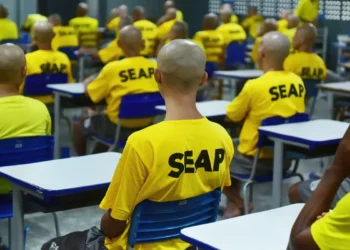 O Inep finaliza hoje o Encceja PPL, exame voltado para jovens e adultos privados de liberdade. As provas de ensino médio avaliam quatro áreas de conhecimento e redação, com resultados previstos para 6 de outubro.