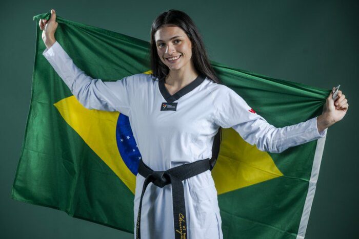 Maria Clara Pacheco, do Bolsa Atleta, vence a atual campeã olímpica e conquista o título mundial de taekwondo em Wuxi, na China — 20 anos após o ouro histórico de Natália Falavigna.