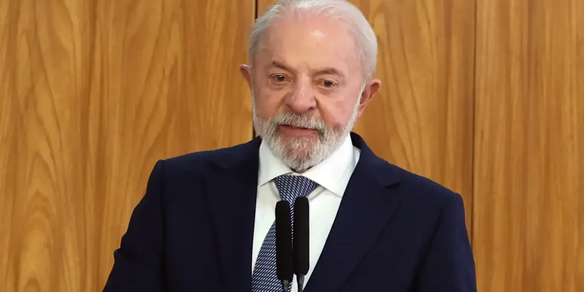 Lula criticou a Câmara dos Deputados por derrubar a MP 1303/2025, que previa a taxação de rendimentos de fundos e apostas esportivas. O presidente disse que a decisão favorece os ricos e prejudica o equilíbrio das contas públicas.