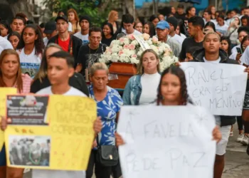 Fundo Brasil doa R$ 50 mil para apoiar famílias das vítimas da Operação Contenção no Rio. Valor será destinado à Iniciativa Direito à Memória e Justiça Racial, que presta apoio jurídico e psicológico.