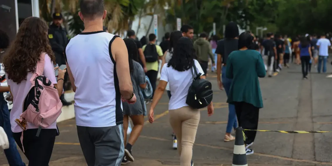 Mais de 96 mil candidatos já podem acessar o cartão de confirmação do Enamed 2025. Exame acontece em 19 de outubro, com 100 questões de múltipla escolha aplicadas em 225 cidades.