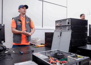 Desafio Sumaúma Digital, do Ministério das Comunicações, arrecada 200 toneladas de lixo eletrônico em menos de uma semana. A ação integra as preparações para a COP 30 e segue até 13 de novembro.