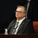 STF inicia investigação sobre ameaças a Flávio Dino nas redes sociais; Moraes determina que Meta, TikTok e YouTube forneçam dados de perfis suspeitos de ataques digitais.