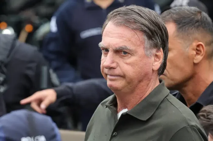 Defesa de Jair Bolsonaro tem até esta segunda-feira (27) para recorrer da condenação no STF. Embargos de declaração não alteram a pena de 27 anos, mas buscam esclarecer pontos da decisão.