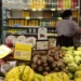 IPCA-15 de outubro desacelera para 0,18%, com queda de alimentos e luz, mas alta de combustíveis mantém inflação acima da meta do governo.