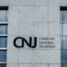 O CNJ orienta juízes criminais a não aceitar pedidos feitos diretamente pela Polícia Militar sem a ciência do Ministério Público. A decisão reafirma que apenas as polícias Civil e Federal têm competência para investigar crimes.
