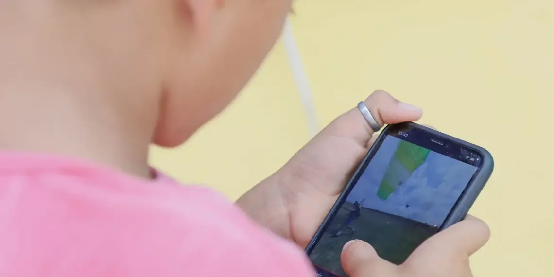 CERT.br e NIC.br lançam guia gratuito com dicas de segurança digital para adolescentes, abordando privacidade, IA, saúde mental e limites no uso da internet.