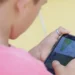 CERT.br e NIC.br lançam guia gratuito com dicas de segurança digital para adolescentes, abordando privacidade, IA, saúde mental e limites no uso da internet.