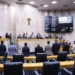 A Câmara de Cotia cassou o mandato de Alexandre Frota (PDT) após condenação por calúnia e difamação contra Jean Wyllys. A decisão foi tomada após o trânsito em julgado do processo.
