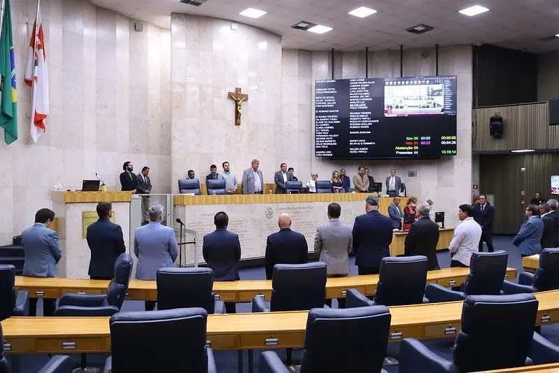 A Câmara de Cotia cassou o mandato de Alexandre Frota (PDT) após condenação por calúnia e difamação contra Jean Wyllys. A decisão foi tomada após o trânsito em julgado do processo.