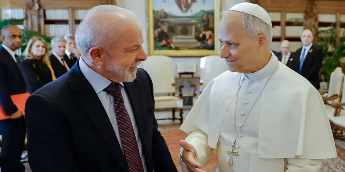 Lula se reuniu com o papa Leão XIV no Vaticano para discutir fé, desigualdade e combate à fome. O presidente convidou o pontífice para a COP30, e o Vaticano confirmou presença no evento em Belém.
