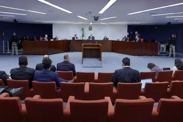 O procurador-geral da República, Paulo Gonet, pediu a condenação dos sete réus do Núcleo 4 do golpe de 2022, acusados de disseminar notícias falsas e atacar autoridades para tentar manter Bolsonaro no poder.