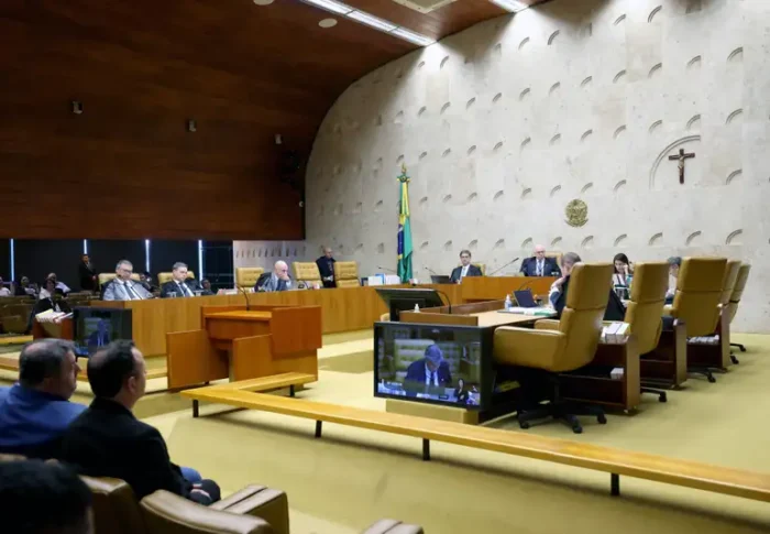 STF forma maioria para manter nomeação de parentes em cargos políticos; ministros reafirmam que prática não configura nepotismo.
