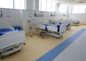 Governo Federal cria o Fundo de Investimentos em Infraestrutura de Saúde (FIIS-Saúde), com R$ 20 bilhões em crédito subsidiado do BNDES para modernizar hospitais, escolas e serviços públicos. Entes ligados ao programa Agora Tem Especialistas terão prioridade.