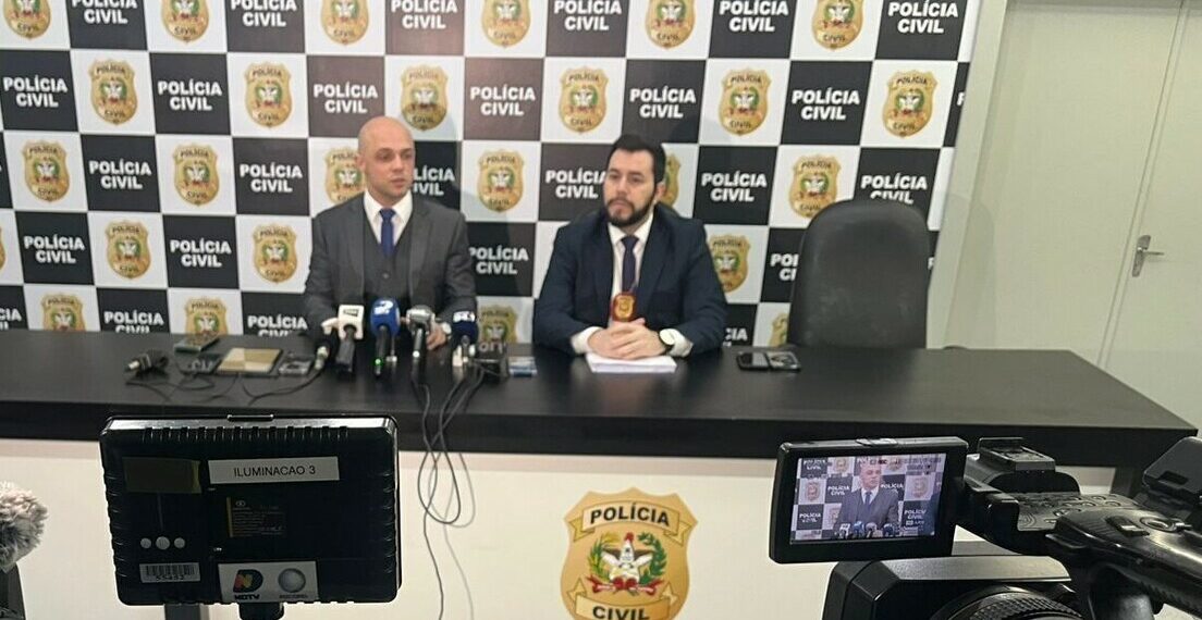 Andreia Carvalho Aita foi indiciada por homicídio doloso após matar o fisiculturista Valter Aita em Chapecó (SC). O crime ocorreu por ciúmes, com a vítima sendo atingida por vários golpes de faca.
