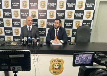 Andreia Carvalho Aita foi indiciada por homicídio doloso após matar o fisiculturista Valter Aita em Chapecó (SC). O crime ocorreu por ciúmes, com a vítima sendo atingida por vários golpes de faca.