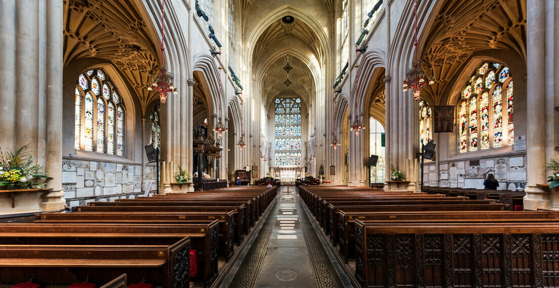 Sete vítimas do Zimbábue processam a Igreja da Inglaterra por encobrir abusos do pastor pedófilo britânico John Smyth.