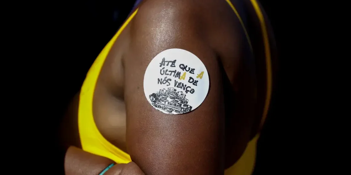 A Marcha das Mulheres Negras volta a Brasília no dia 25 de novembro, dez anos após o ato histórico de 2015. A mobilização deve reunir 1 milhão de mulheres e reivindica reparação, bem viver e igualdade racial e de gênero.