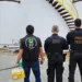 Operação Alquimia, deflagrada pela PF, Receita Federal, ANP e Ministério da Agricultura, fiscaliza empresas em cinco estados para apurar o uso de metanol em bebidas alcoólicas. A substância é tóxica e representa risco à saúde pública.