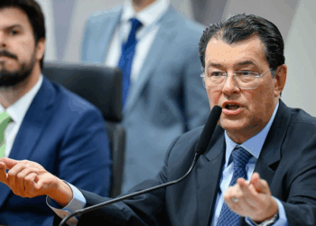 Reforma do setor elétrico é aprovada com teto para encargos e veto a cobrança sobre energia solar