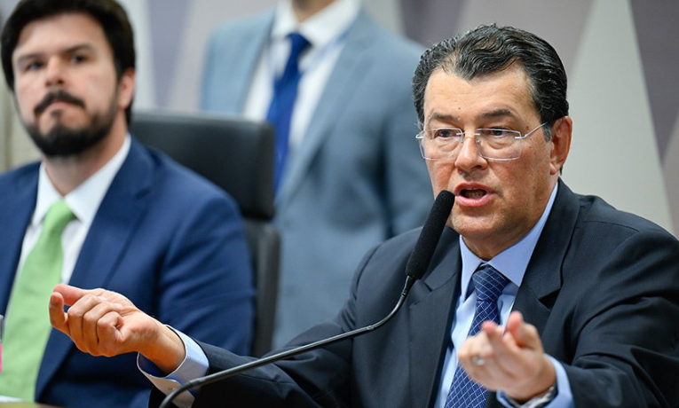 Reforma do setor elétrico é aprovada com teto para encargos e veto a cobrança sobre energia solar