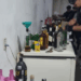 Polícia Militar do DF descobre laboratório clandestino de falsificação de bebidas em Sobradinho dos Melos. Intoxicação por metanol aumenta com registros em 12 estados e cinco mortes confirmadas.