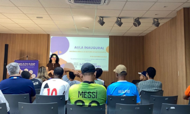 MPES, Senai e Prefeitura de Vitória oferecem curso de Mecânica de Motocicletas para pessoas em situação de rua, com foco em inclusão social e oportunidades no mercado de trabalho.