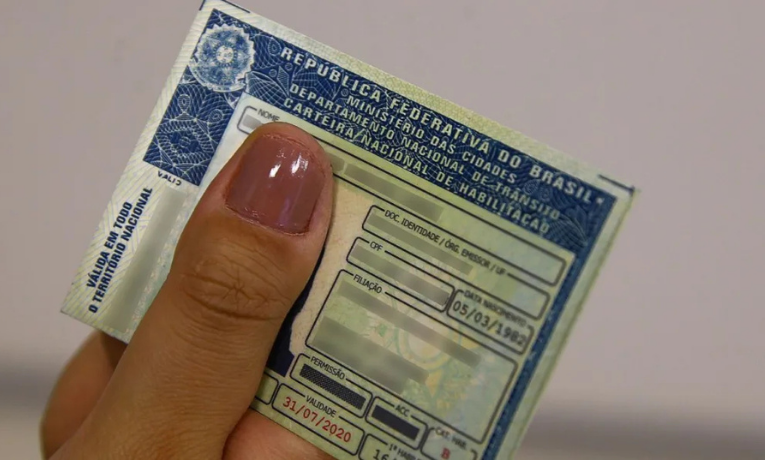 Detran-ES divulga lista com 3.500 selecionados na segunda fase da CNH Social 2024. Inscritos têm até 20 de outubro para matrícula on-line. Veja como acessar.