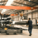 O faturamento da indústria brasileira caiu 5,3% em agosto e o emprego ficou estável pelo quarto mês seguido. A CNI atribui o recuo aos juros elevados e à entrada de produtos importados.