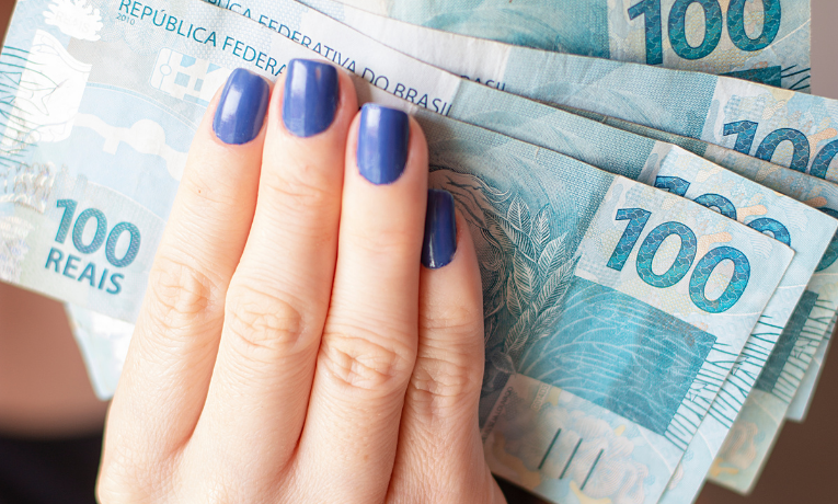 O Banco Central revelou que há R$ 10,4 bilhões esquecidos por mais de 48 milhões de brasileiros. Descubra como verificar e sacar os valores pelo sistema SVR.