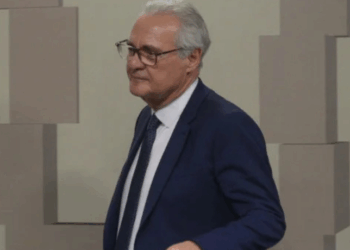 O Senado analisa projeto que isenta do IR rendas até R$ 5 mil e aumenta a tributação sobre altos salários. A proposta, relatada por Renan Calheiros, cumpre promessa do governo Lula.