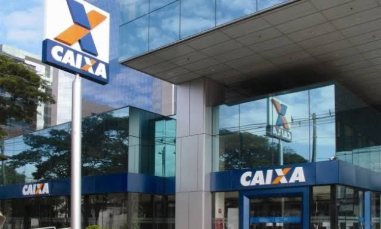 Sob determinação da CGU, a Caixa Econômica Federal divulgou a lista de assessores do presidente Carlos Vieira, que inclui aliados de Arthur Lira e familiares de políticos do Centrão.