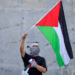 Hamas anuncia entrega de todos os reféns vivos, mas corpos restantes em Gaza enfrentam atrasos devido a escombros; Israel mantém pressão sobre cumprimento do cessar-fogo.