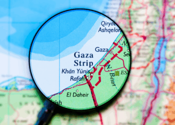 Médicos da Faixa de Gaza afirmam que corpos devolvidos por Israel apresentavam sinais de execução e tortura. Cruz Vermelha intermediou o processo durante o cessar-fogo.