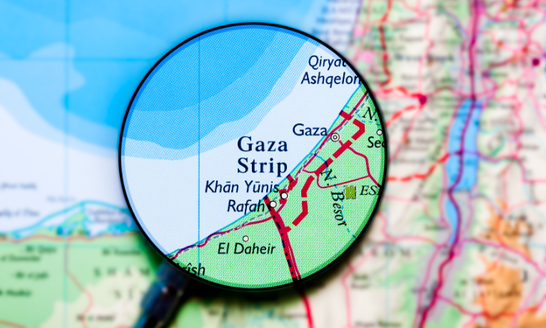 Médicos da Faixa de Gaza afirmam que corpos devolvidos por Israel apresentavam sinais de execução e tortura. Cruz Vermelha intermediou o processo durante o cessar-fogo.