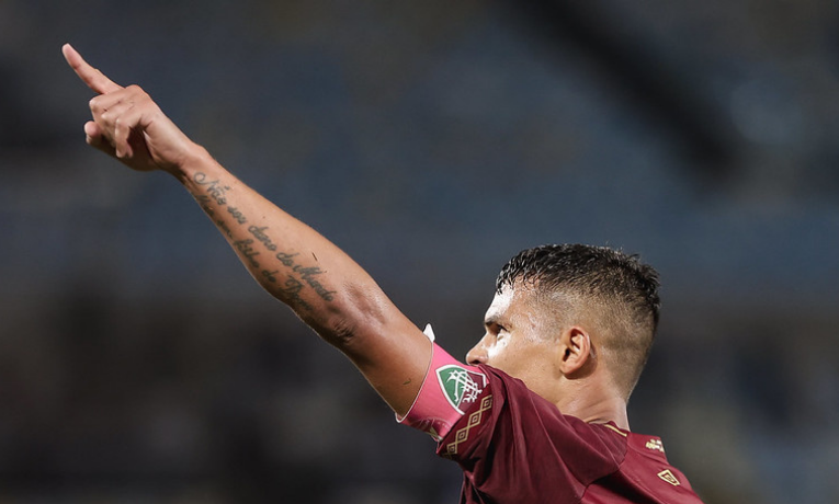 O Fluminense venceu o Juventude por 1 a 0, com gol de Thiago Silva aos 52 minutos, após erro de Jandrei. Time carioca segue na briga pela Libertadores de 2026.
