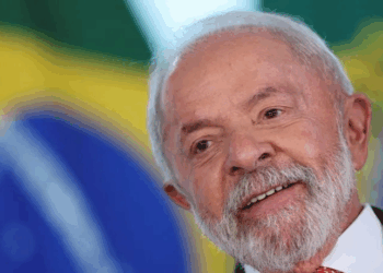Governo federal lança o Reforma Casa Brasil, programa de crédito habitacional de R$ 40 bilhões voltado a reformas de moradias e geração de empregos na construção civil.