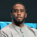 Sean "Diddy" Combs foi condenado a 50 meses de prisão por transporte de pessoas para prostituição. Promotores pediram pena maior e multa, mas defesa contestou conexão com tráfico sexual.