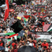 Em ato na Avenida Paulista, milhares se manifestam contra o bloqueio israelense à Faixa de Gaza e solidarizam-se com ativistas presos, incluindo 11 brasileiros. Protesto cobra posicionamento do governo Lula.