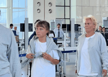 Israel deporta 171 ativistas da Flotilha Global Sumud, incluindo Greta Thunberg, após interceptação de barcos rumo à Faixa de Gaza.
