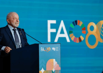 Em Roma, Lula cobra ações dos governos para combater a fome e propõe reformas econômicas globais. Presidente celebrou a saída do Brasil do Mapa da Fome e defendeu políticas públicas permanentes.