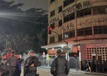 Três suspeitos foram presos pelo assalto milionário em um prédio comercial na Barra Funda, em São Paulo. Grupo fez 17 reféns e se apresentou como “La Casa de Papel”.