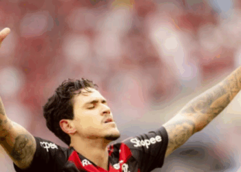 Brasileirão 2025: Flamengo vence Palmeiras e segue firme na disputa pelo título