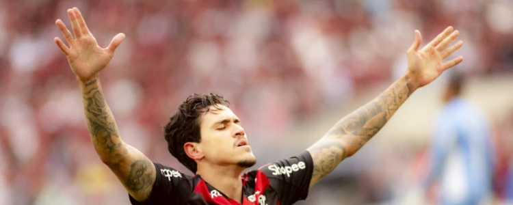 Brasileirão 2025: Flamengo vence Palmeiras e segue firme na disputa pelo título