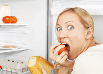 Síndrome de Prader-Willi causa fome insaciável e obesidade precoce. Entenda sintomas, diagnóstico e situação dos casos no Brasil.