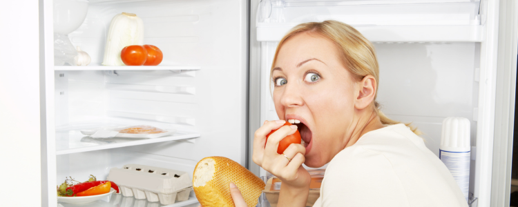 Síndrome de Prader-Willi causa fome insaciável e obesidade precoce. Entenda sintomas, diagnóstico e situação dos casos no Brasil.